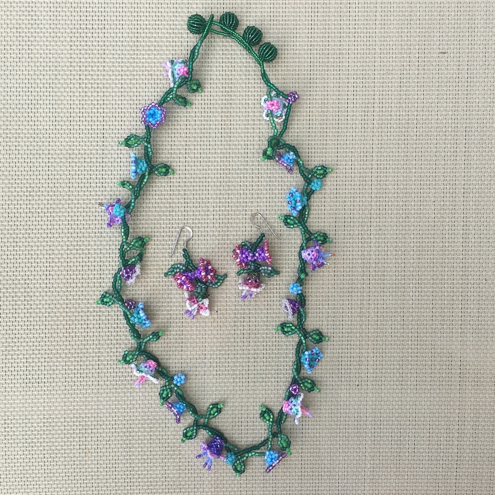 ✨SALE✨ Floral Seed Bead Necklace & Earring Set
