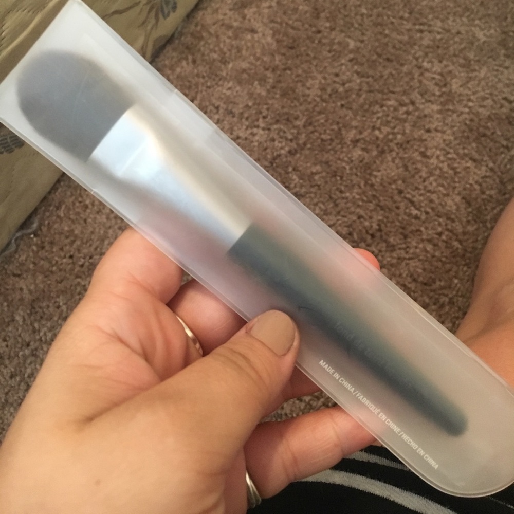 Liquid/ powder foundation brush