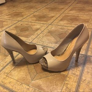 peep toe nude heels. size 5