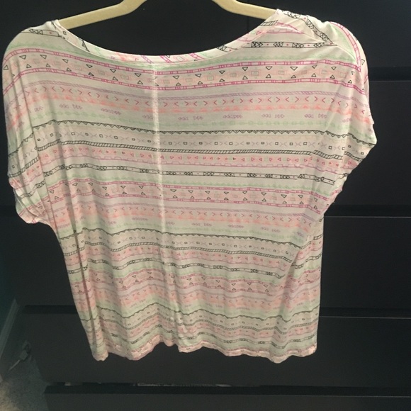 Patterned Flowy Crop Top - Picture 2 of 3