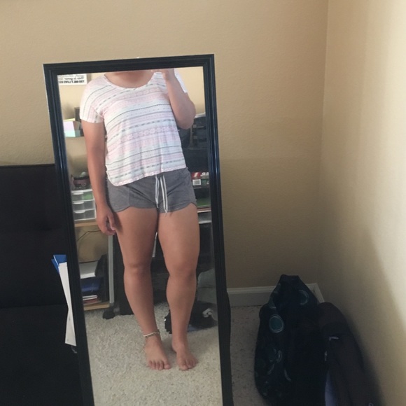 Patterned Flowy Crop Top - Picture 3 of 3