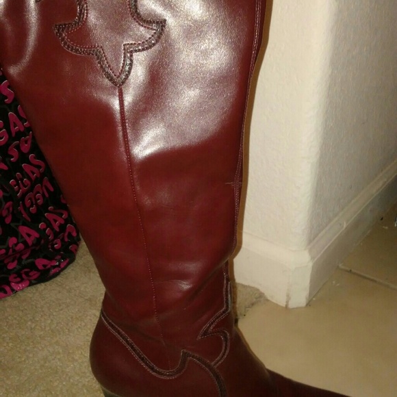 Boots - Picture 4 of 4