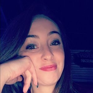 Meet your Posher, Leeann