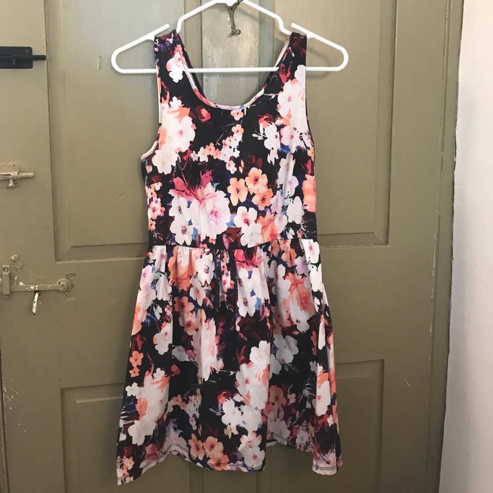 Sleeveless, floral, lace-up-back dress