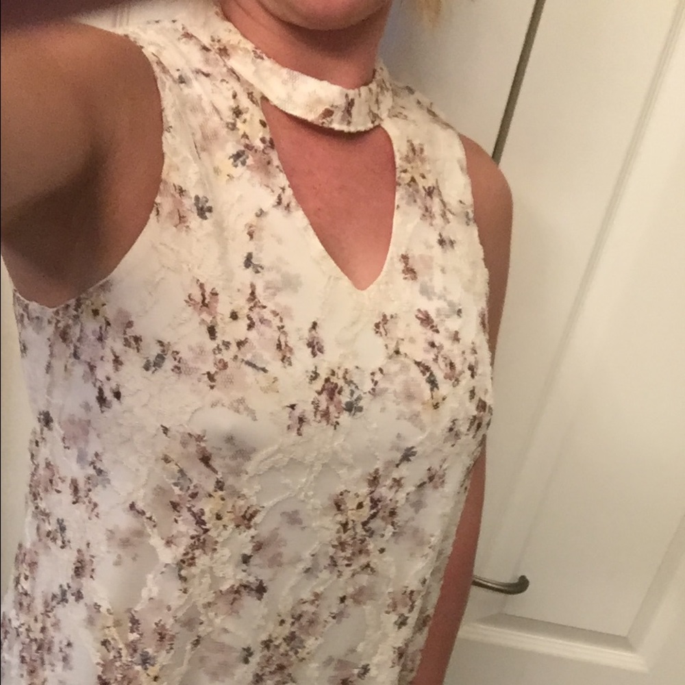 Keyhole back chocker sheer lace tank top