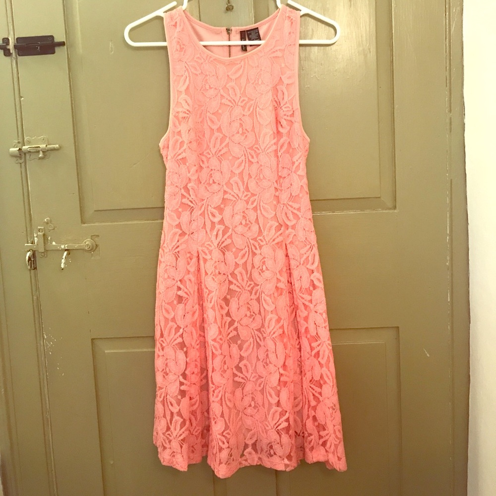 Sleeveless lace overlay dress. Pink/ Salmon color