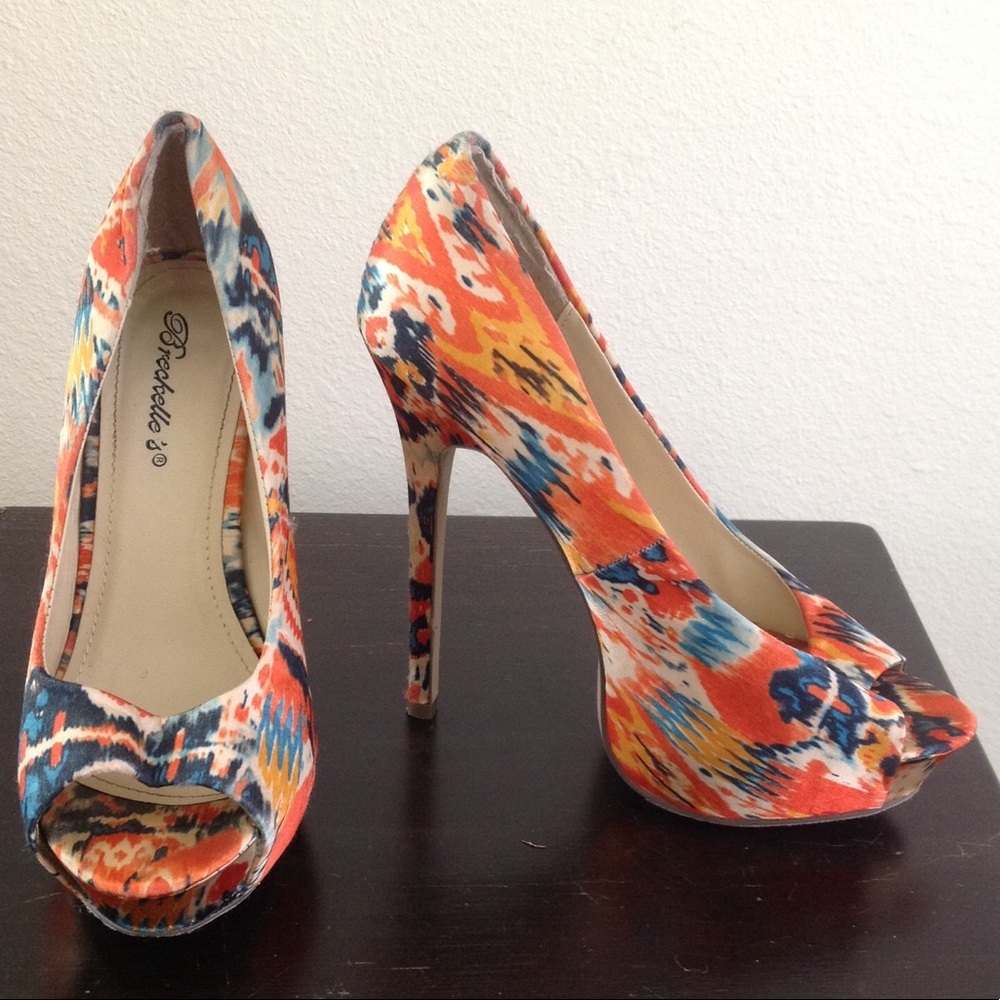 Multicolored Platform Peep Toe Pumps. Size 8