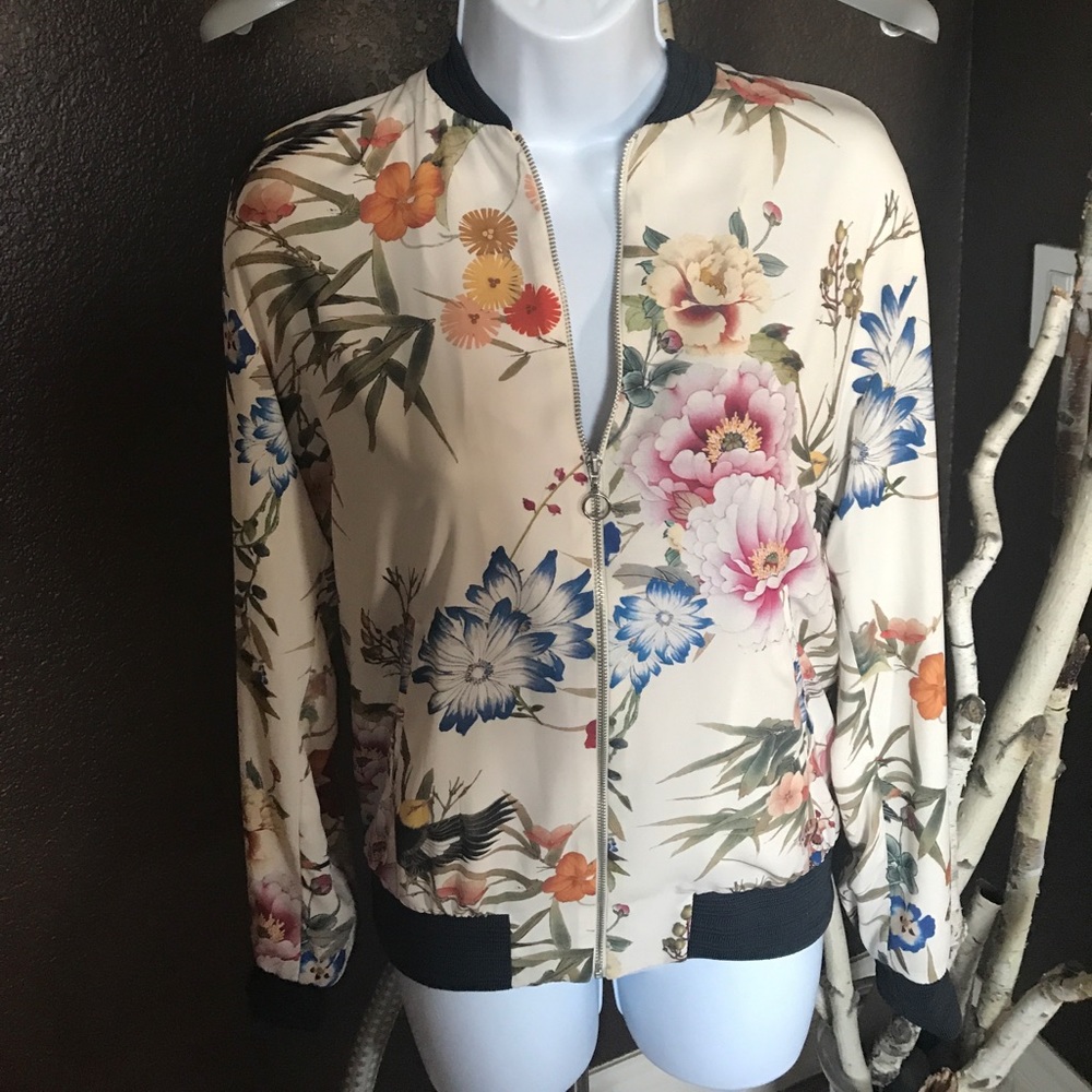 Brand new floral printed lightweight jacket.