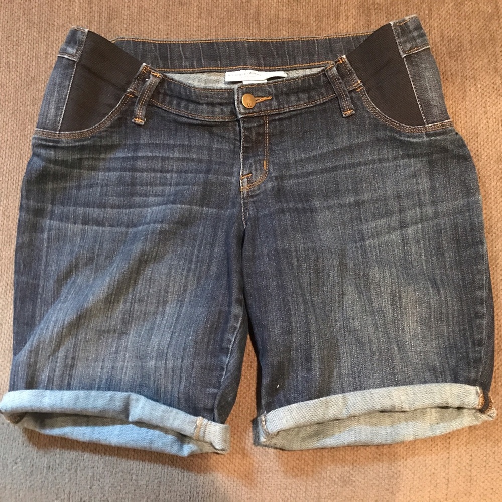 Liz Lange maternity Bermuda shorts