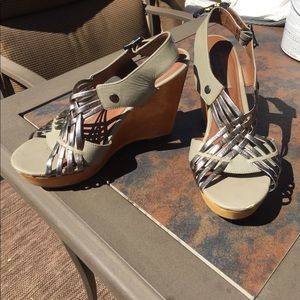 Wedge heels