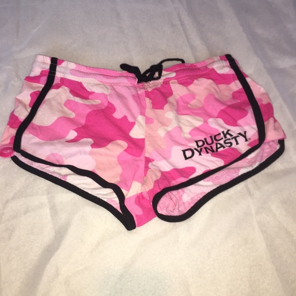 duck dynasty Pants - Duck Dynasty Pink Camo Shorts
