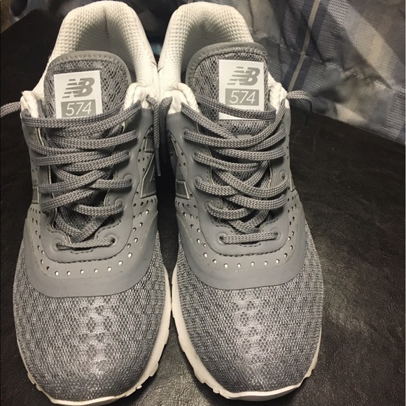 New Balance 574 - Picture 2 of 5