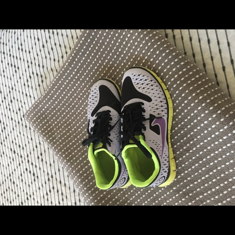 Nike running shoes size 6
