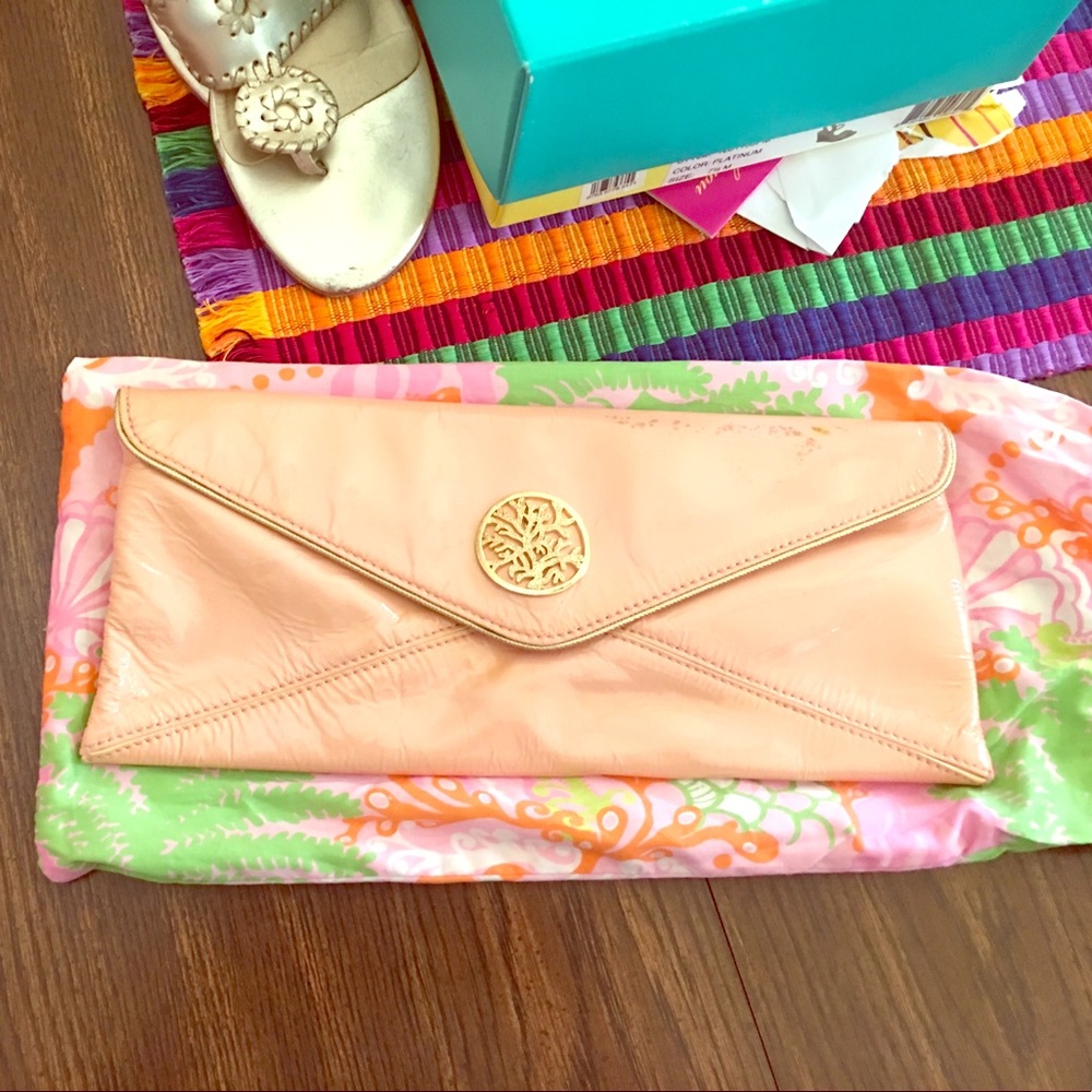 BLUSH LILLY PULITZER CLUTCH,Dust bag included 💚💗