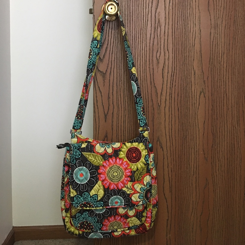 Offers! Vera Bradley flowered crossbody/wallet