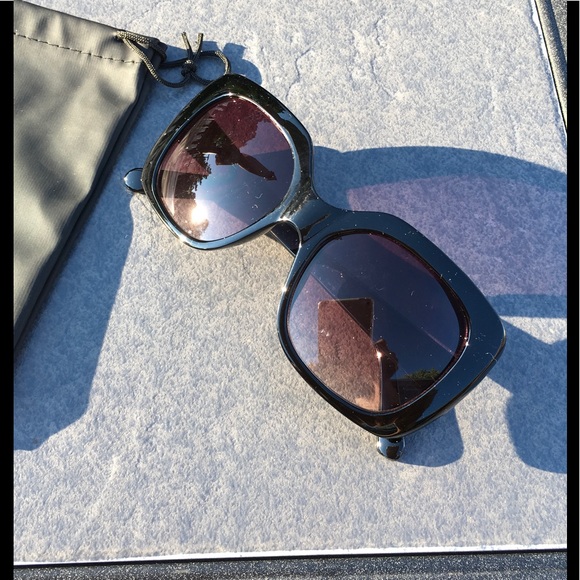 new SUNGLASSES - Picture 2 of 4