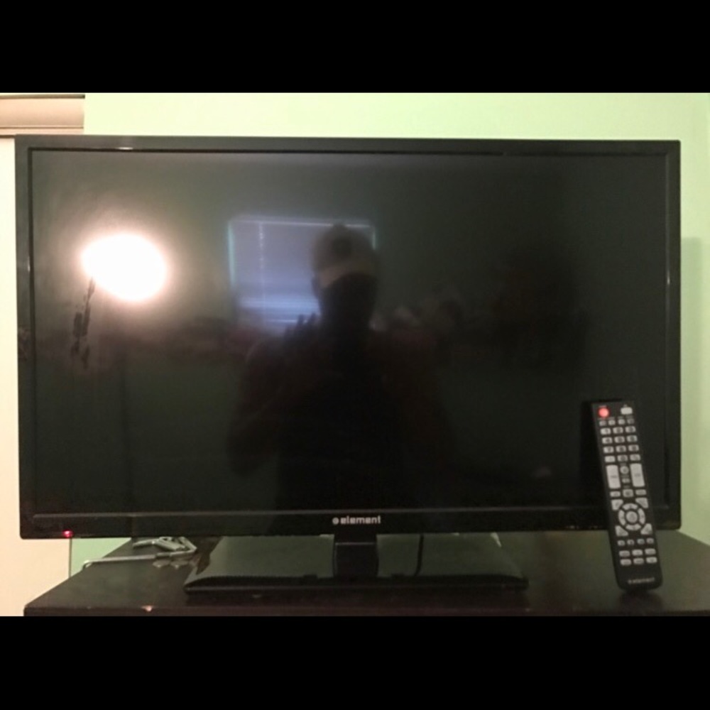 32"Element Flatscreen Tv - Picture 2 of 2