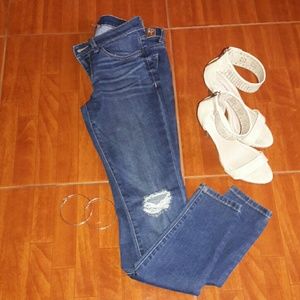 Who doesn't love a pair of JEANS?! Ripped jeans!