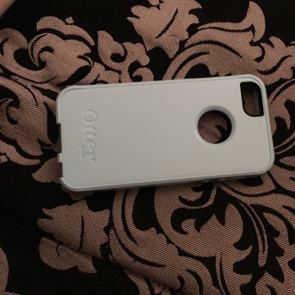 Otter box phone case for iPhone 5s