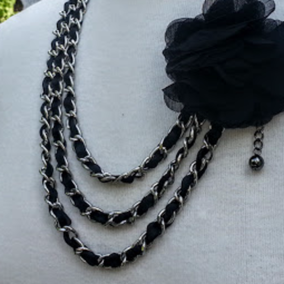 *HP* Chain link 3 row flower necklace 17" to 27" - Picture 5 of 6