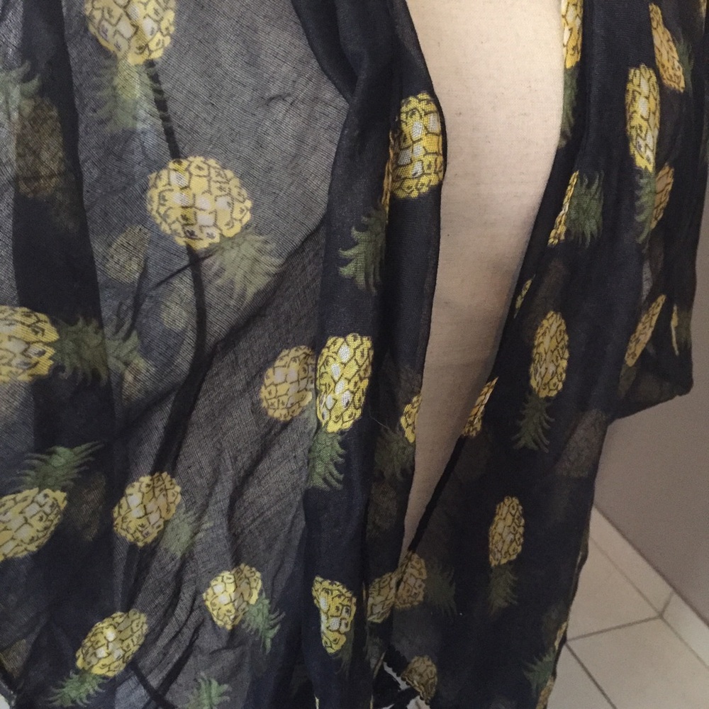 ❗️1 left❗️5 ⭐️ Pineapple Kimono - Picture 2 of 6