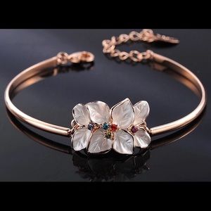 🆕 Flower Bracelets With Genuine Austrian Crystal