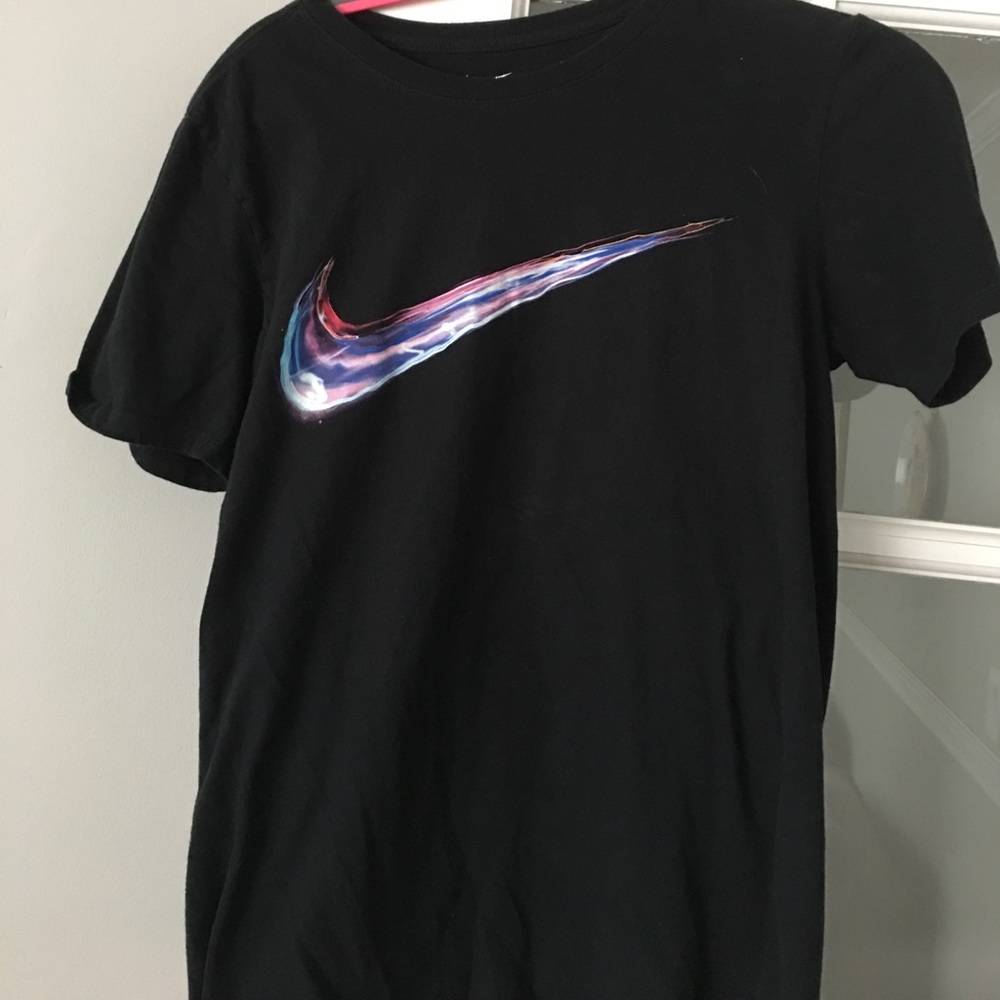 Nike swoosh t