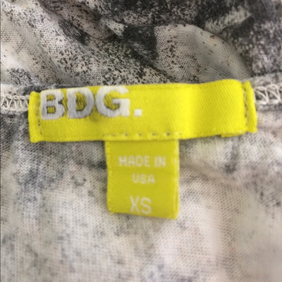 4/$15 SUPER SALE BDG Abstract Patterned Racerback - Picture 3 of 3