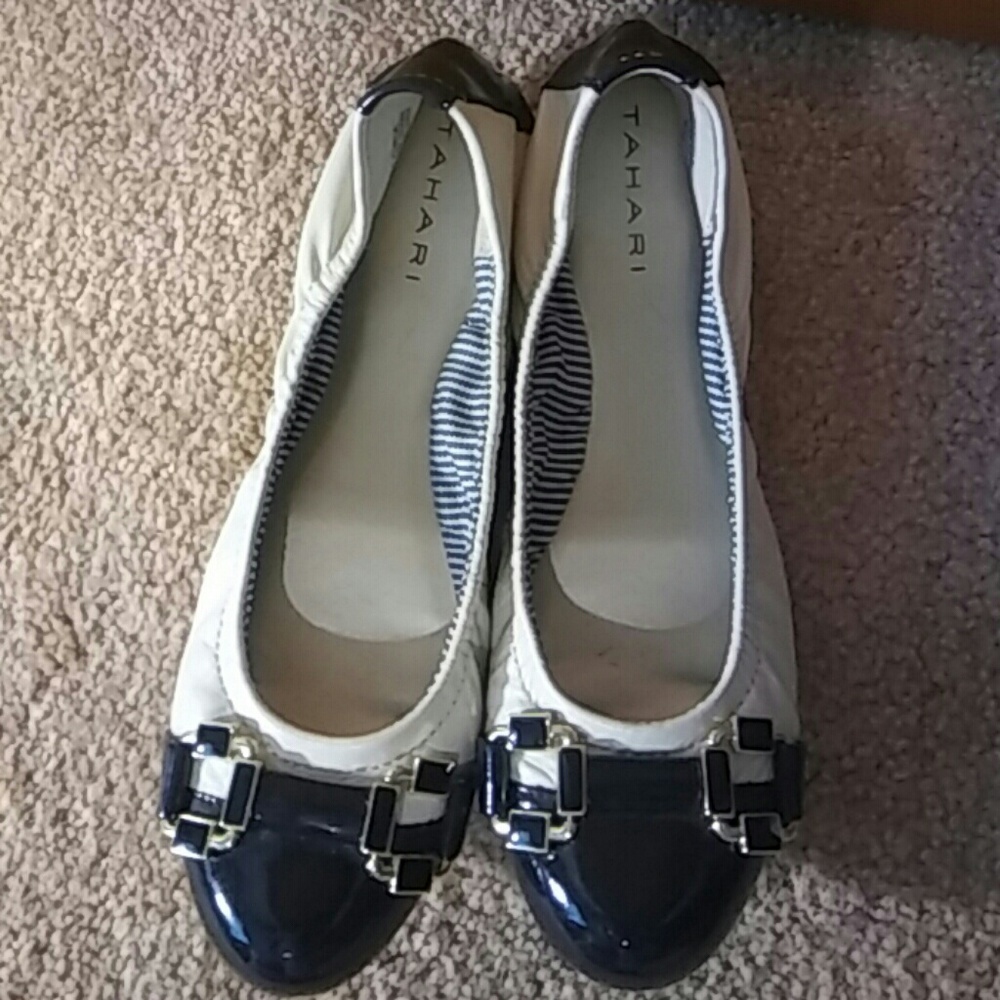 TAHARI Navy Cream Leather Ballet Flats Sz 6M
