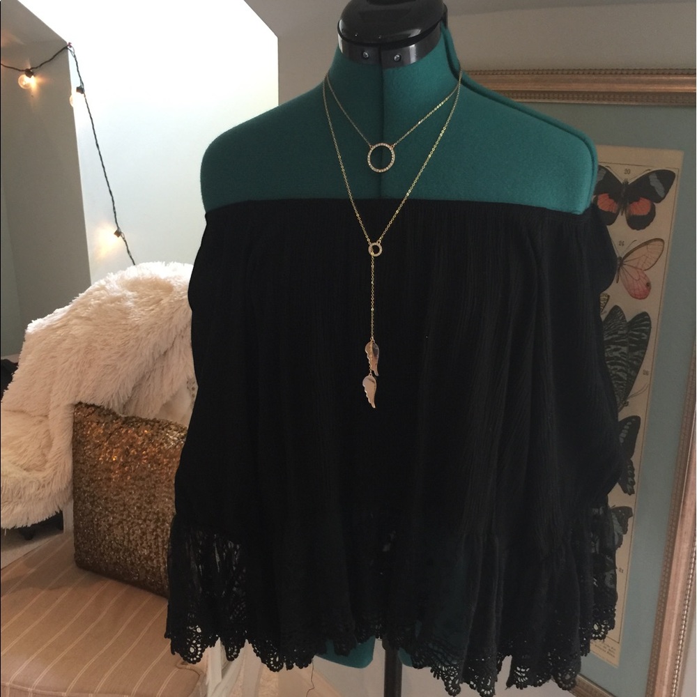 Gorgeous black belle sleeve top