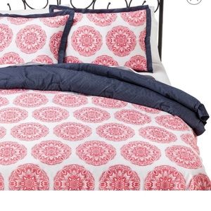 Selling my reversible twin XL comforter
