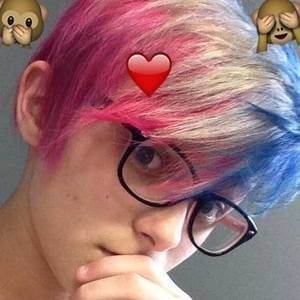 Meet your Posher, Maya