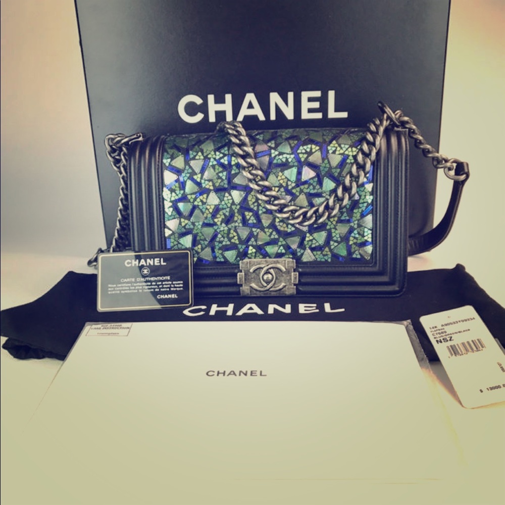 CHANEL HANDBAG
