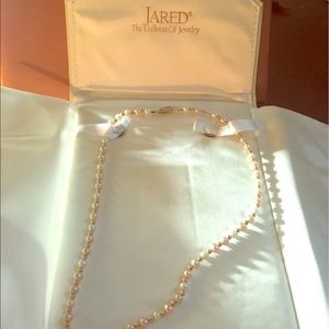 Freshwater cultured pearls. White/Champagne/Gold