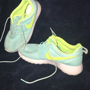 Nike Roshe runs! size 7 Green and Blue