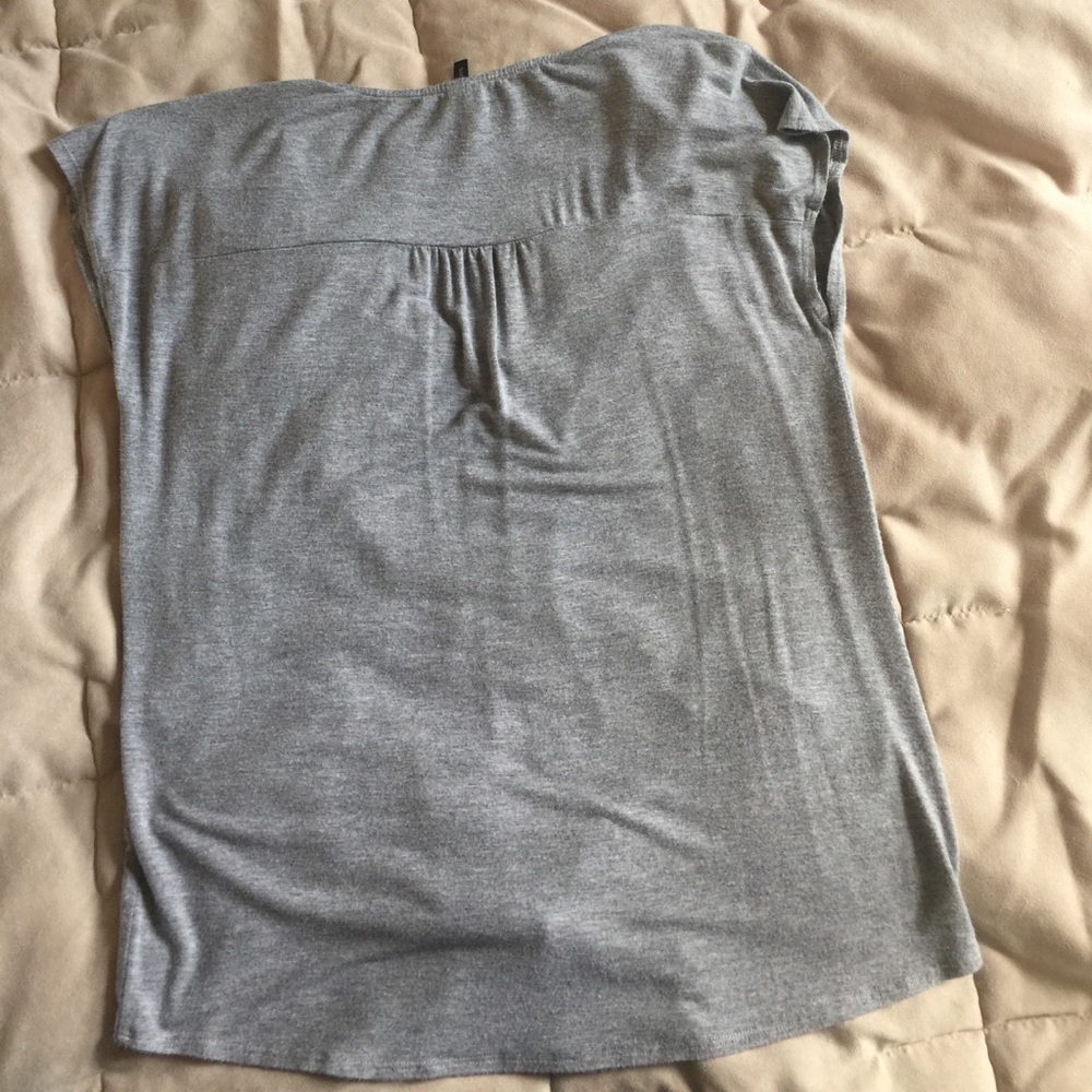 Small gray top - Picture 3 of 3