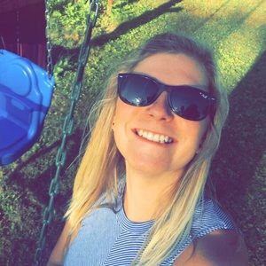 Meet your Posher, Demi