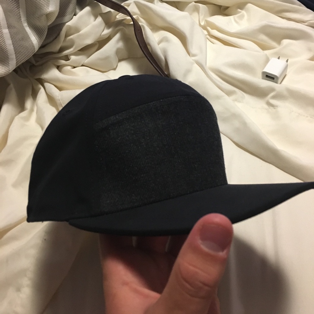 Lululemon black hat