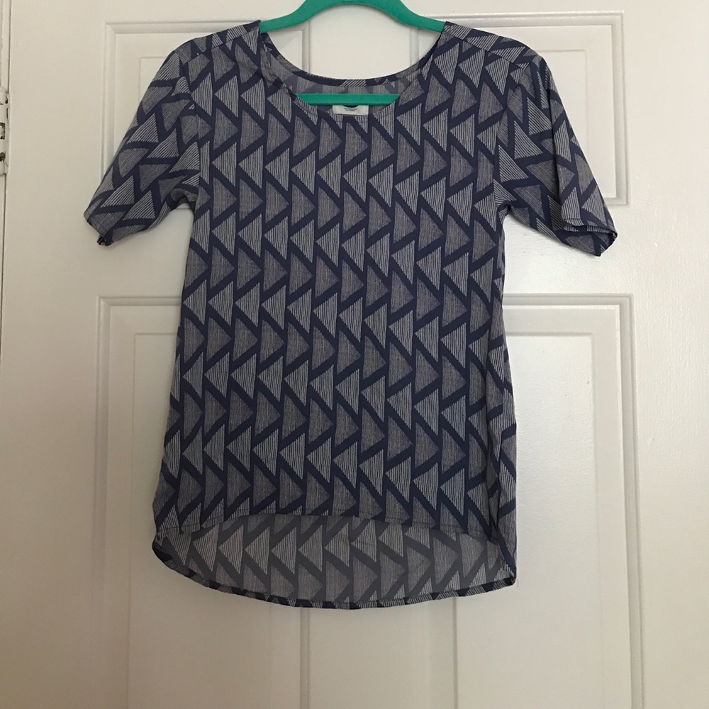 Blue blouse with a triangle pattern