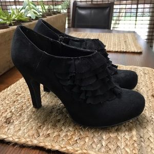 Madden Girl Sz 8 Raleigh Ruffle Heels!