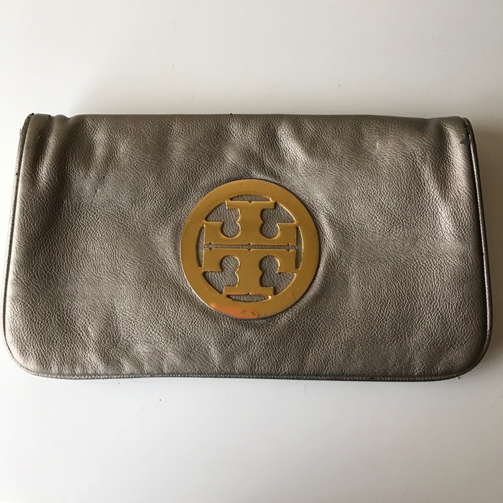 Tory Buechs clutch