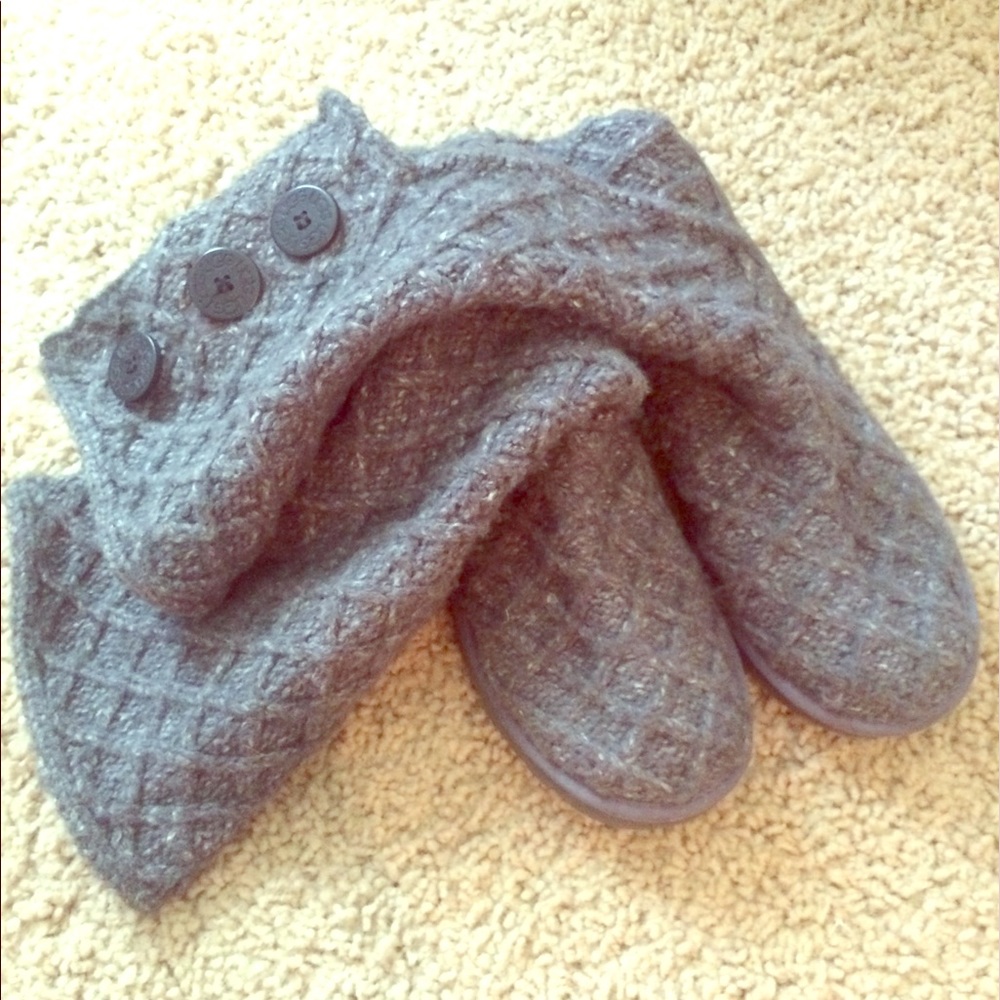 Charcoal sweater UGGs