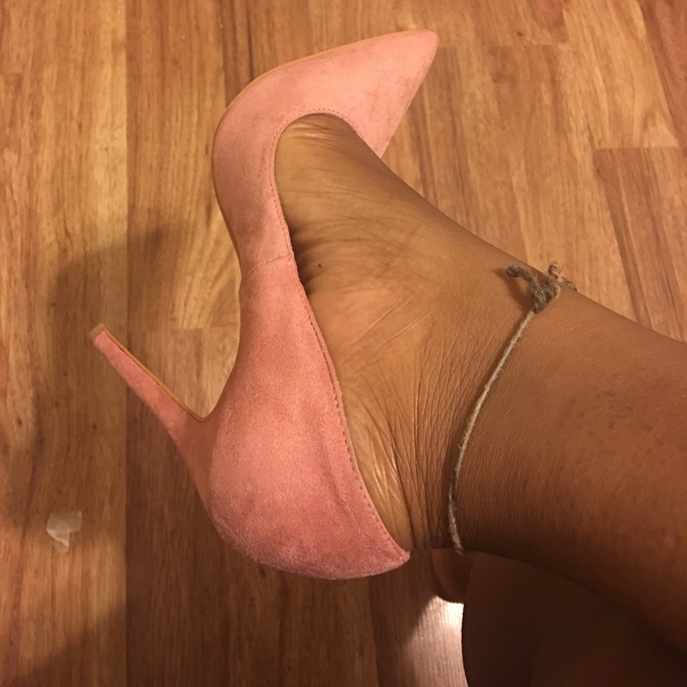 Mauve pumps