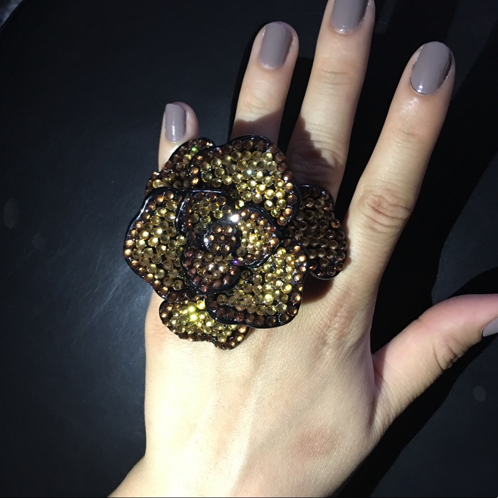 Adjustable sequin rose ring