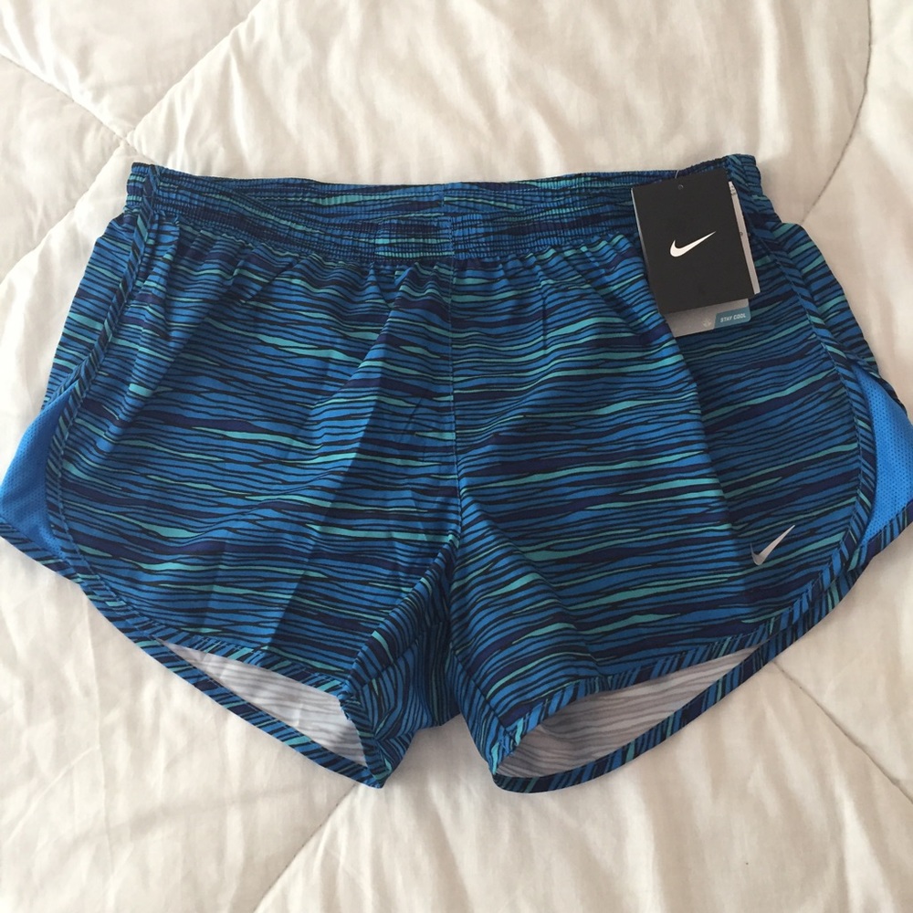 NWT Nike running workout shorts size Medium