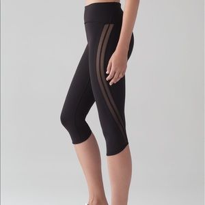 BRAND NEW Lululemon Sunsetter Crop 17"