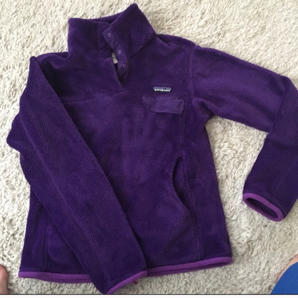 Purple Patagonia retool snap t pullover fleece.