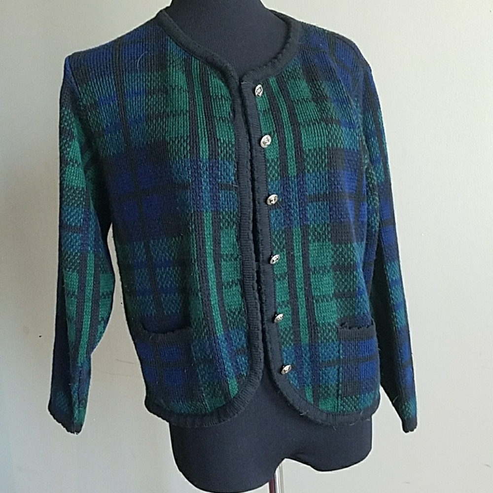 Plaid  cardigan w/ detail buttons + pockets