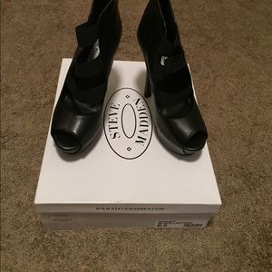 Steve Madden Banksy pumps