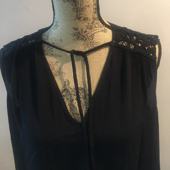 Lace detail black blouse - Picture 4 of 4